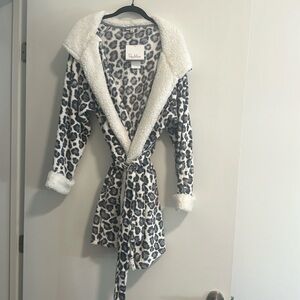 NWT Roudelain grey & white robe